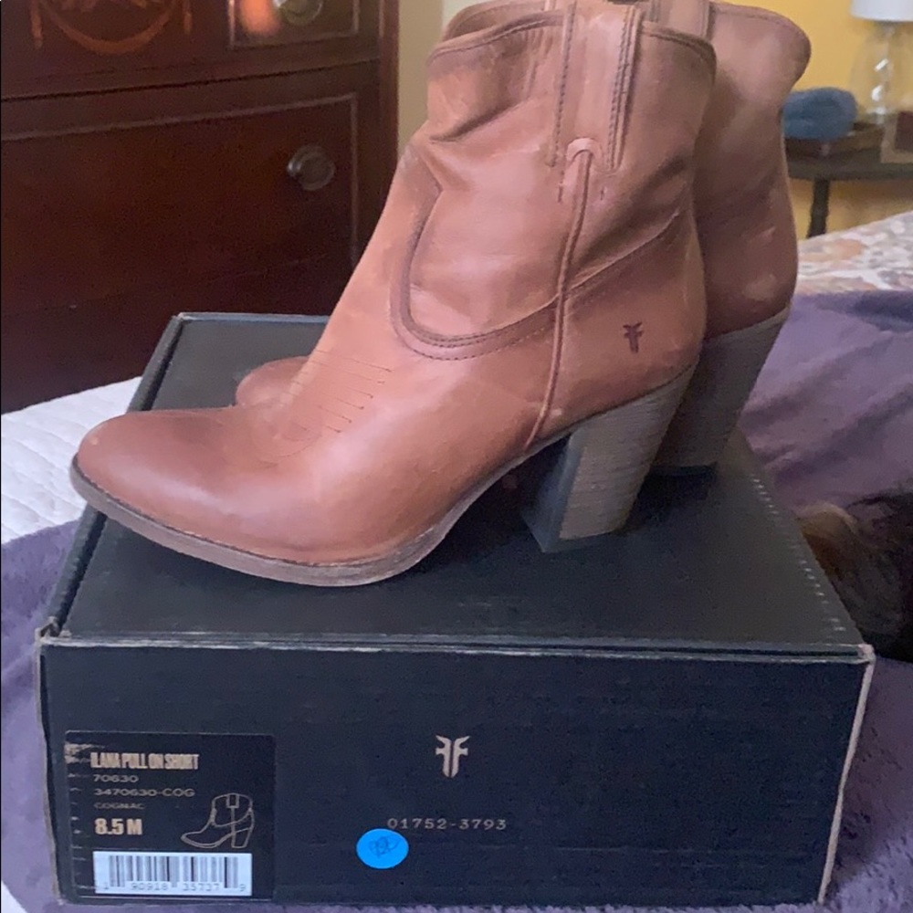 NIB Frye Ilana Pull on Short Boot Size 8.5